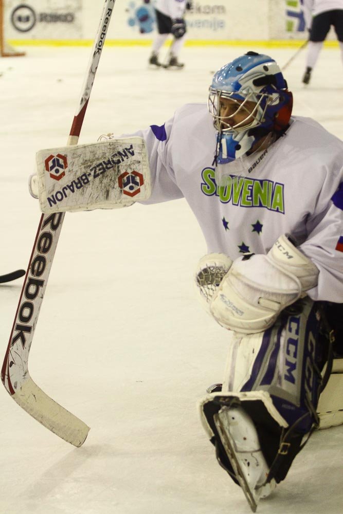 Hokejisti predstavil nove drese za Sochi