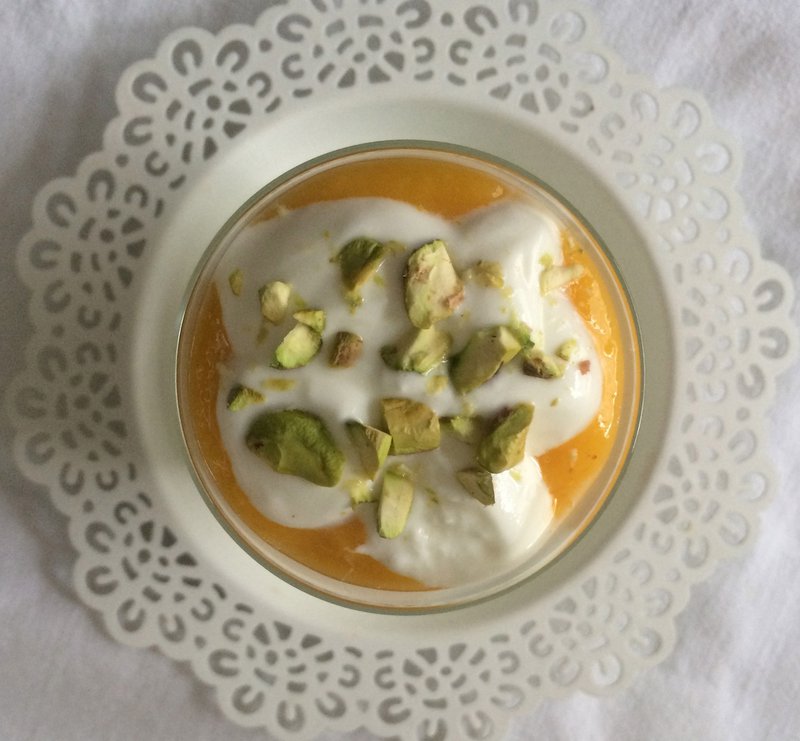 Grški jogurt z mangovim pirejem, Katja Ropoša, Cook Eat & Smile